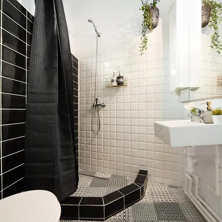 Timeless Elegance & Modern Comfort- Premium In The Heart Of The *