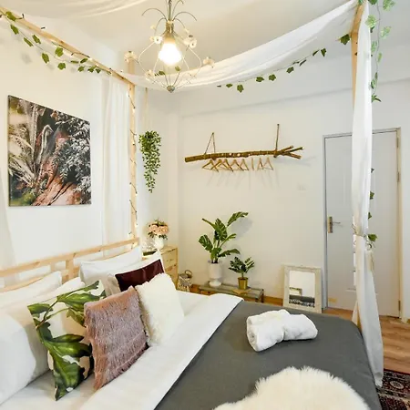 Timeless Elegance & Modern Comfort- Premium In The Heart Of The