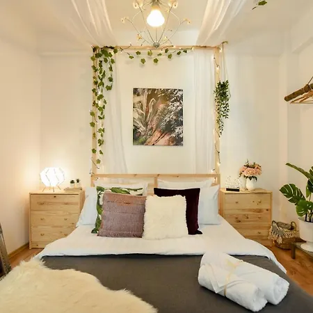 Timeless Elegance & Modern Comfort- Premium In The Heart Of The Boekarest