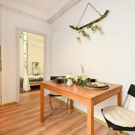 Timeless Elegance & Modern Comfort- Premium In The Heart Of The *