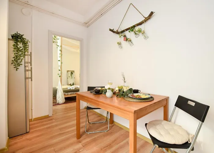 Timeless Elegance & Modern Comfort- Premium In The Heart Of The *