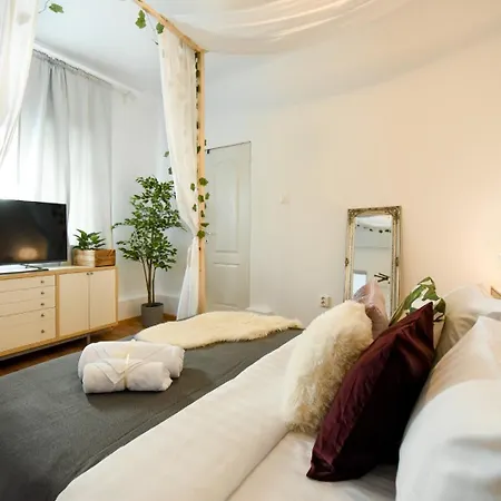 公寓 Timeless Elegance & Modern Comfort- Premium In The Heart Of The 布加勒斯特