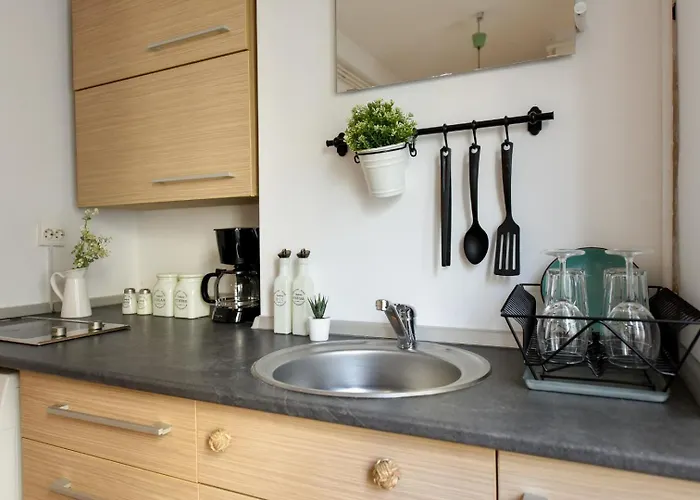 Timeless Elegance & Modern Comfort- Premium In The Heart Of The *